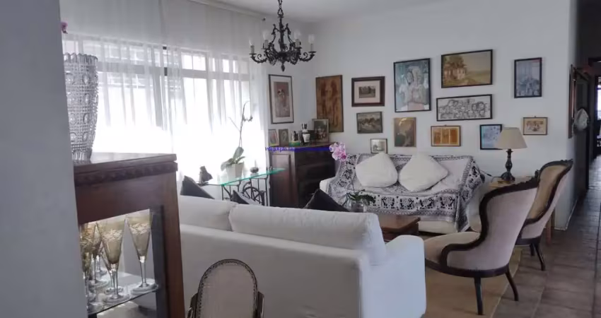 Apartamento 210m², 03 dormitórios (sendo 01 suíte), 02 banheiros e 02 vagas na garagem.    condomínio com portaria 24hrs e salão de festa.