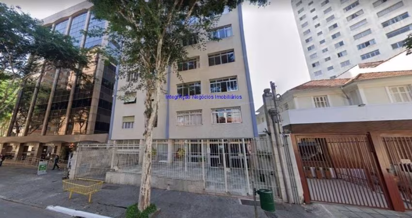 Apartamento 350m², 04 dormitórios (sendo 01 suíte), 02 banheiros e 02 vagas na garagem.    Condomínio com portaria 24hrs.  Excelente localização.