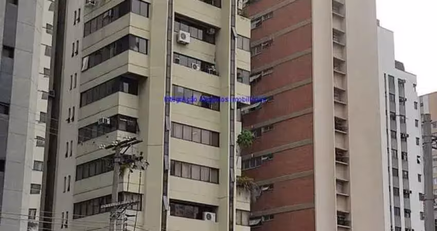 Conjunto comercial 100m², 02 banheiros e 02 vagas na garagem.   condomínio com recepção e segurança 24hrs.  excelente localização.