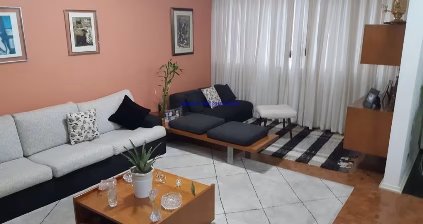 Apartamento 160m², 03 dormitórios (sendo 01 suíte), 02 banheiros e 02 vagas na garagem.    Condomínio com portaria 24hrs.  Excelente localização