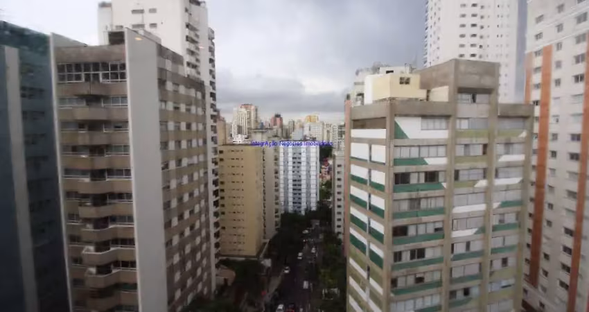 Apartamento 169m², 04 dormitórios (sendo 01 suíte), 03 banheiros e 02 vagas na garagem.    condomínio com portaria 24hrs e jardim.