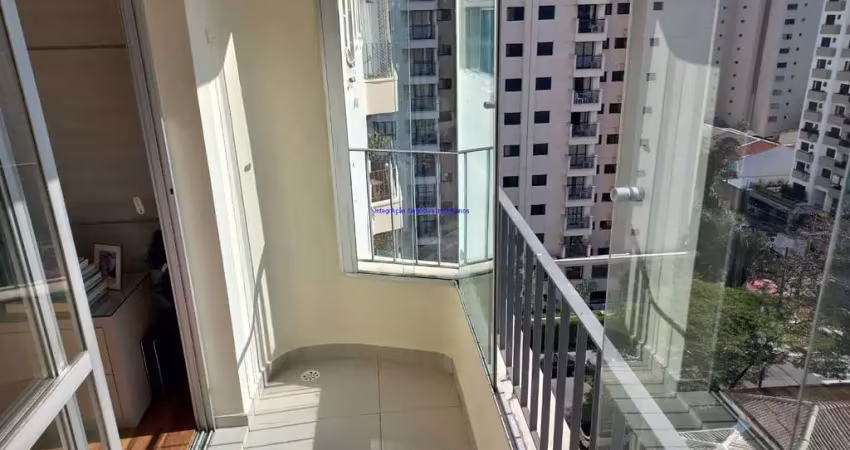 Apartamento mobiliado 70m², 02 dormitórios (sendo 01 suíte), 02 banheiros e 01 vaga na garagem.   condomínio com portaria, segurança 24hrs, piscina