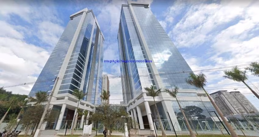 Laje Comercial 900m², 04 salas com 225m² cada, 12 banheiros e 24 vagas na garagem por andar.    Condomínio com segurança 24hrs.  Excelente localização