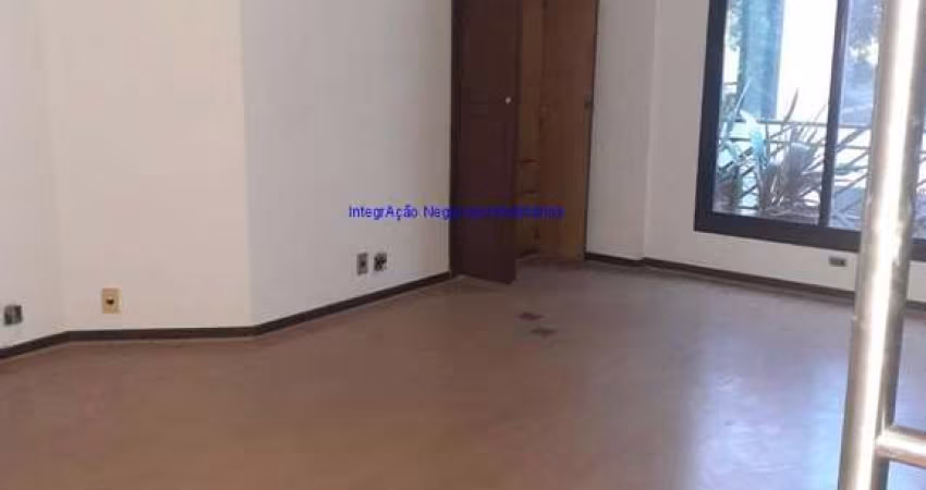Conjunto Comercial 120m², 02 banheiros e 03 vagas na garagem.   Condomínio com recepção e segurança 24hrs.  Excelente localização.