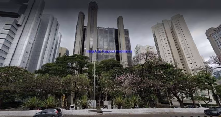 Conjunto Comercial 177m², 02 banheiros e 03 vagas na garagem.  Condomínio com recepção e segurança 24hrs.  Excelente localização.