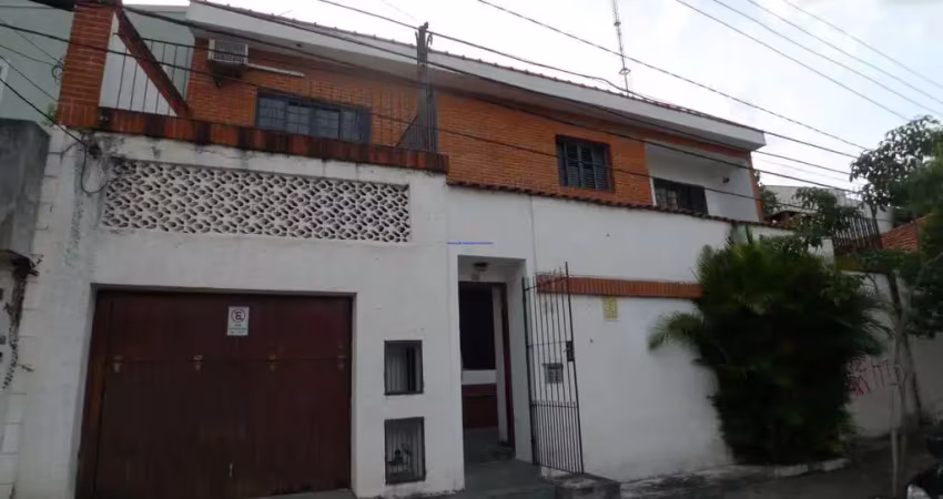 Casa residencial 228m², 03 dormitórios (sendo 01 suíte), 04 banheiros e 04 vagas de garagem.    excelente localização