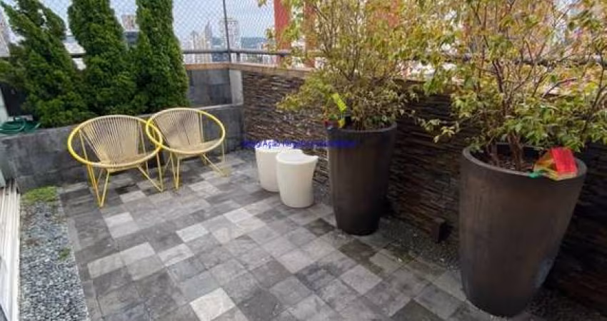 Apartamento 154m², 02 dormitórios (sendo suítes), 01 escritório, 03 banheiros e 03 vagas na  garagem.   Condomínio com portaria 24hrs, piscina.