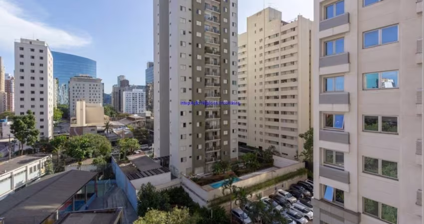 Apartamento 75m², 02 dormitórios, 02 banheiros e 01 vaga na garagem.   Condomínio com portaria e salão de festa.  Excelente localização.