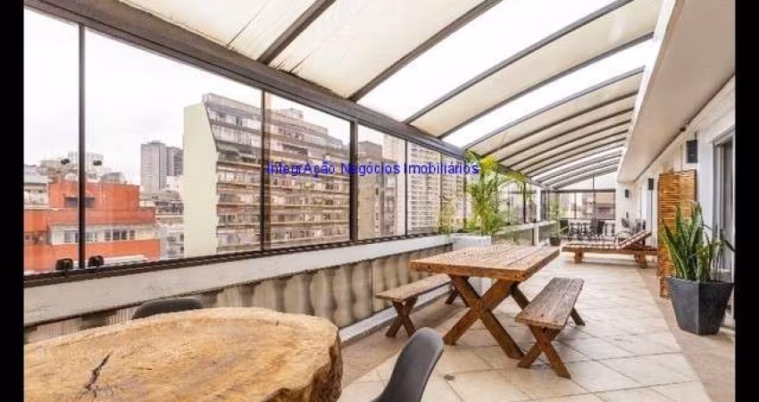Apartamento 330m², 04 dormitórios (sendo 02 suítes) e 03 banheiros.  Condomínio com portaria, segurança 24hrs, churrasqueira e salão de festa.