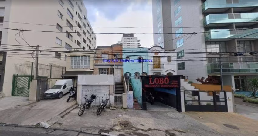 Sobrado Comercial 200m², 03 salas, 03 banheiros e 01 vaga na garagem.   Excelente localização entre as Ruas dos Bombeiros, Manoel da Nobrega e Tutóia;