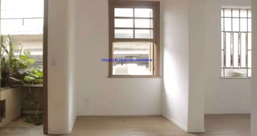 Apartamento 83m², 02 dormitórios com 03 reversível e 01 banheiro,   Condomínio com portaria.   Excelente localização.