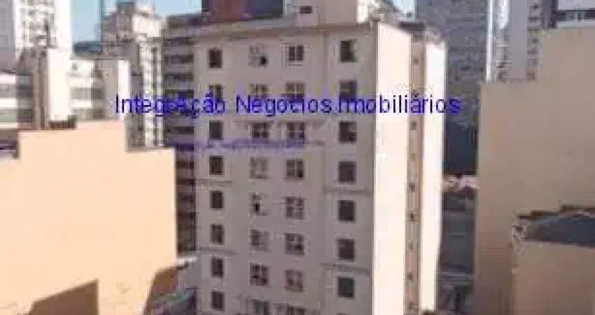 Condomínio com zelador, portaria e segurança.  excelente localização á 5 minutos andando para a estação do metrô consolação;