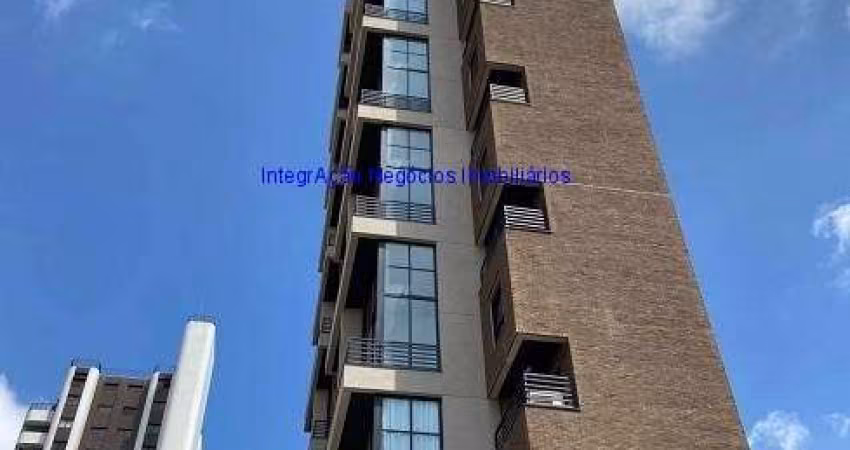 Apartamento 100m², 02 dormitórios (sendo suítes), 03 banheiros e 02 vagas na garagem.   Condomínio com portaria, segurança 24hrs,  com piscina coberta