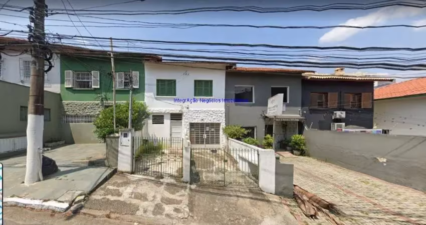 Sobrado residencial 140m², terreo: 01 edicula, 02 salas, 02 banheiros e 02 vagas na garagem; 1° andar; 02 dormitórios e 01 banheiro.