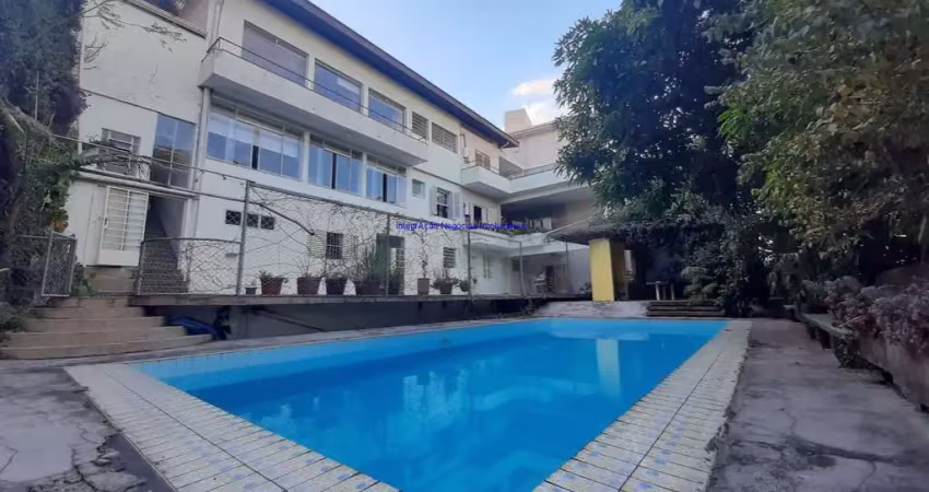 Casa residencial 400m², com  com três andares, 05 dormitórios, 06 banheiros,  02 terraços, 05 vagas na garagem. possui piscina grande 10x5m,