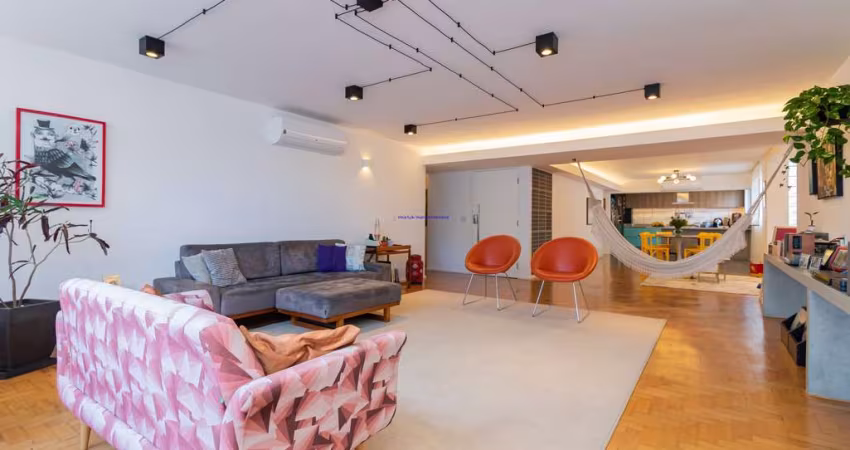 Apartamento 253,20m², 04 dormitórios (sendo 02 suítes), 04 banheiros e 02 vagas na garagem.  Condomínio com portaria, segurança 24hrs, Lazer infantil
