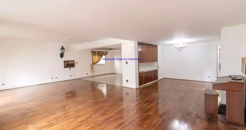 Apartamento 300m², 04 dormitórios (sendo 02 suítes), 05 banheiros e 03 vagas na garagem.   condomínio com portaria, segurança 24hrs