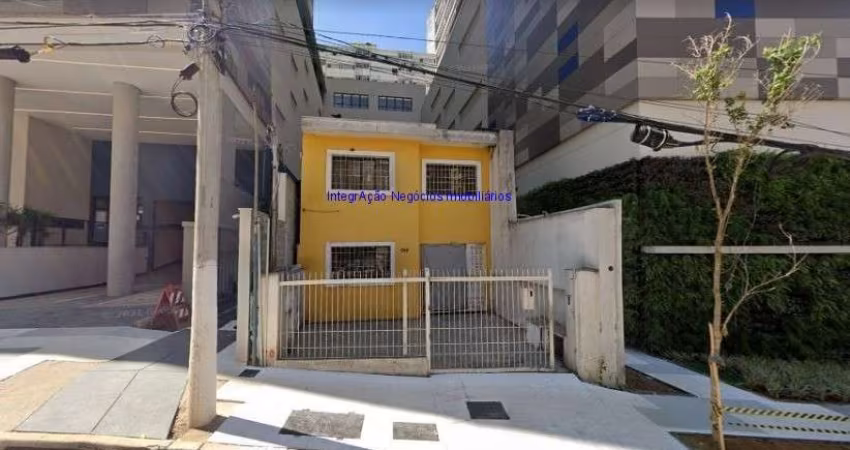 Sobrado Comercial 130m², 08 salas, 03 banheiros e 04 vagas na garagem.  Excelente localização á 5 minutos andando para a estação do metrô Consolação;