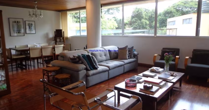 Apartamento 170m², 04 dormitórios (sendo 01 suíte e 01 quarto reversível), 01 banheiro social, Hall social, lavabo; Living amplo para 02 ambientes;
