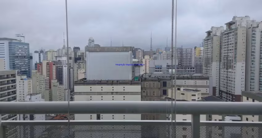 Apartamento cobertura 80m², 01 dormitório, 01 banheiro e 01 vaga na garagem.  condomínio com portaria, segurança 24hrs, piscina, salão de festa,