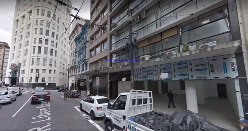 Loja 572m²,  piso térreo: 142m², amplo salão, 01 copa e 02 banheiros; 1º subsolo: 130m², amplo salão, 01 copa e 02 banheiros; 2º subsolo: 170m²,