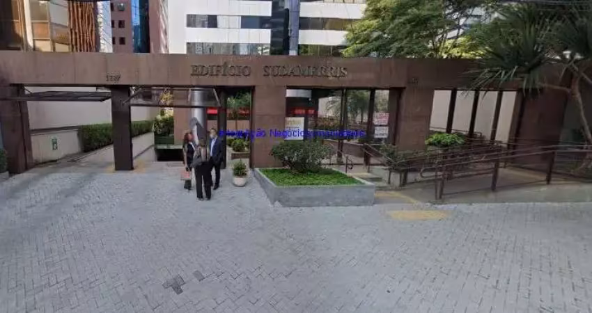 Conjunto comercial 200m², com 03 banheiros e 05 vagas na garagem.  condomínio com recepção e segurança 24hrs.  excelente localização