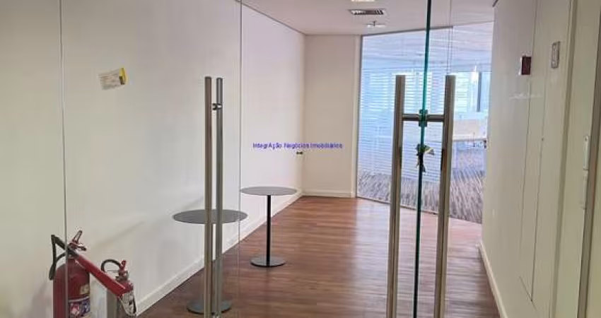 Conjunto Comercial 202m², 03 banheiros e 05 vagas na garagem.  Condomínio com Recepção e Segurança.  Excelente localização