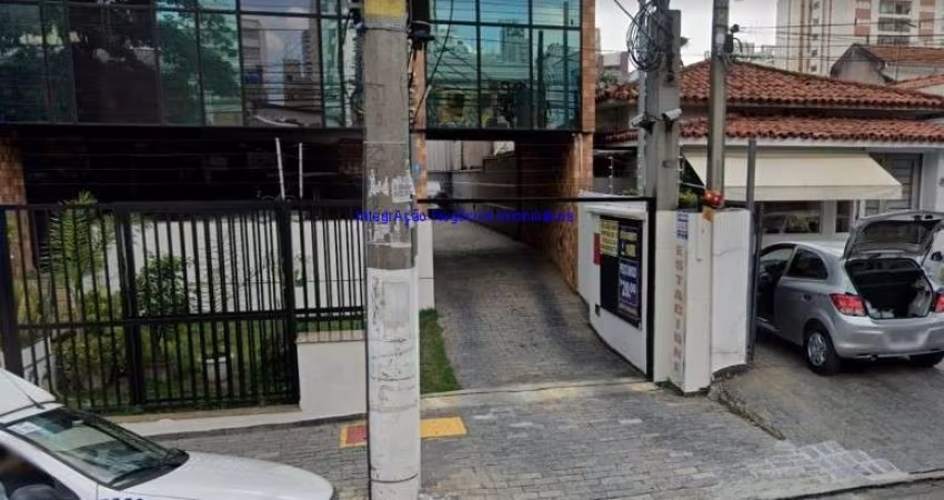 Conjunto Comercial 64m², 01 banheiro e 01 vaga na garagem.  Condomínio com recepção e segurança 24hrs.  Excelente localização