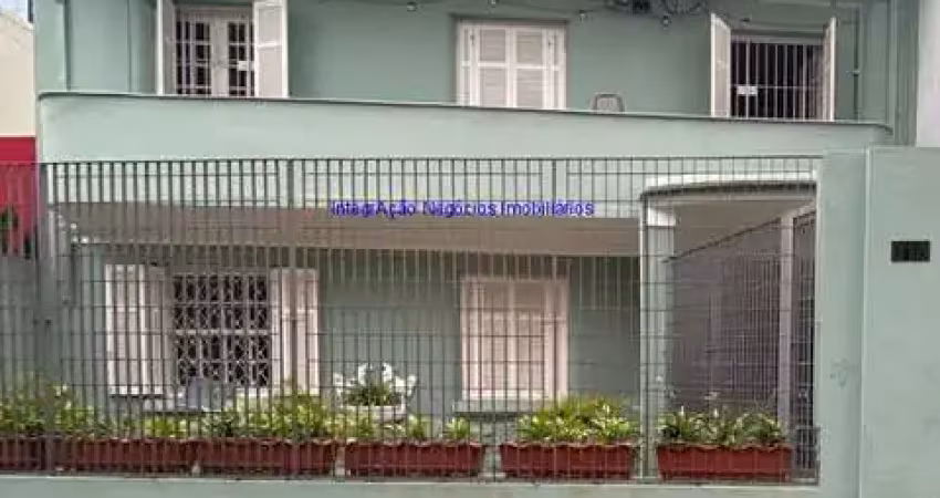 Apartamento 98m², 03 dormitórios e 02 banheiros.  condomínio sem portaria.  excelente localização á 2 minutos andando para a estação do metrô