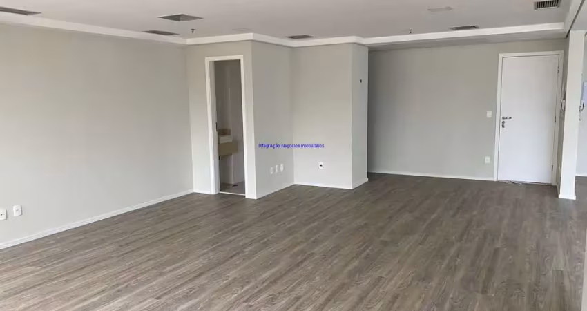 Conjunto comercial 50m², 02 banheiros e 02 vagas na garagem.  condomínio com recepção e segurança 24hrs.  excelente localização