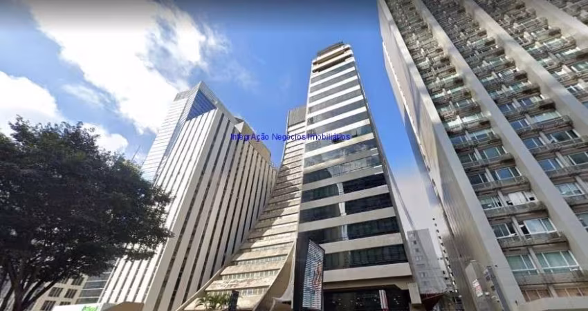 Loja 211m², 03 banheiros e 05 vagas na garagem.  Condomínio com segurança 24hrs.  Excelente localização á 8 minutos para a estação do metrô Brigadeiro