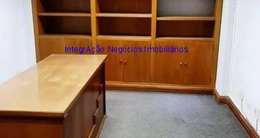 Condomínio com recepção e segurança 24hrs.  Excelente localização á 4 minutos andando para as estações do metrô São Bento e Sé; Entre as Ruas General