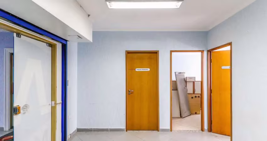 Conjunto comercial 441m², 10 salas, 04 banheiros, cozinha/refeitório para 14 pessoas e sala de treinamento para 35 lugares.   condomínio com segurança
