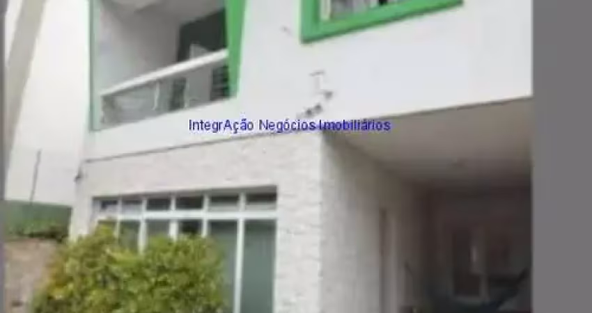 Sobrado residencial 250m², 03 dormitórios (sendo 01 suíte), 04 banheiros e 02 vagas na garagem.  excelente localização entre as ruas coronel diogo,