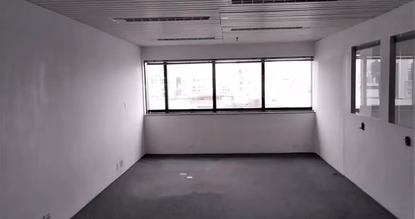 Conjunto Comercial 80.21m², 03 banheiros e 02 vagas na garagem.   Condomínio com recepção e segurança 24hrs.  Excelente localização