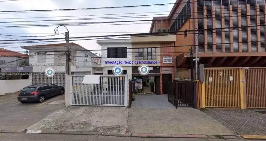 Sobrado 220m², 08 salas, 02 banheiros e 02 vagas na garagem.  excelente localização á 9 minutos andando para a estação do metrô são judas;