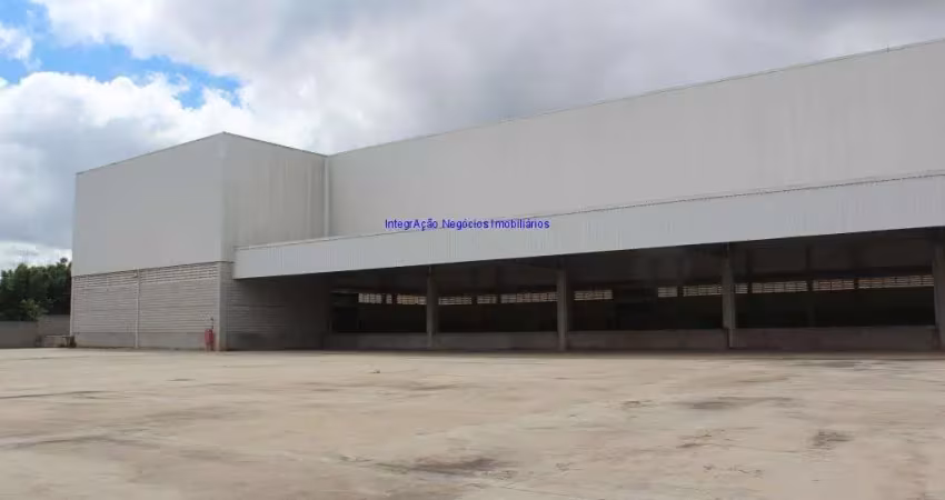 Galpão 9.088m², 05 banheiros e 108 vagas na garagem. possui 21 vagas para caminhões e 87 vagas para carros.   excelente localização próximo a avenida