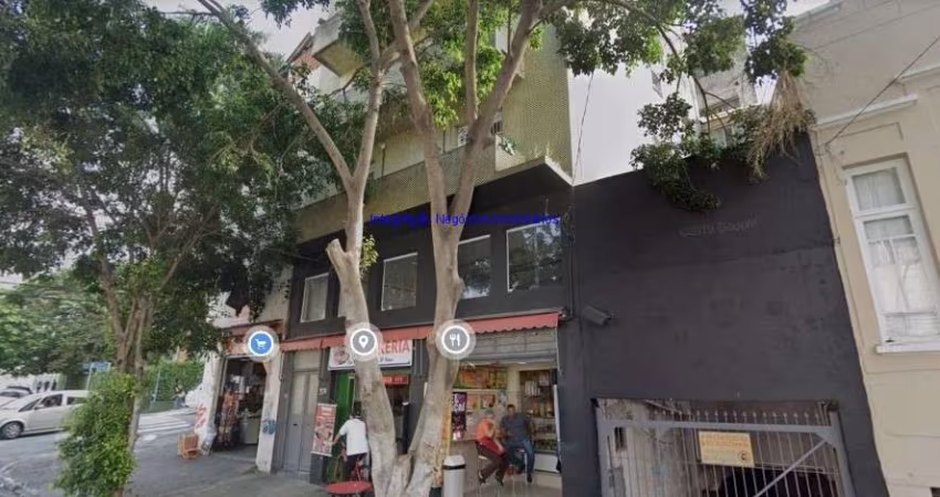 Sobreloja 80m², 01 banheiro.   Excelente localização 5 minutos andando para a estação do metrô São Joaquim; Entre as Ruas Pirapitingui, São Joaquim e