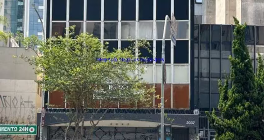 Prédio comercial 1.1700m²,  divididos em 4 pavimentos de 300 m2, frente 10 metros, fundo 30 metros, loja sem colunas no térreo, com pé direito de 4,20