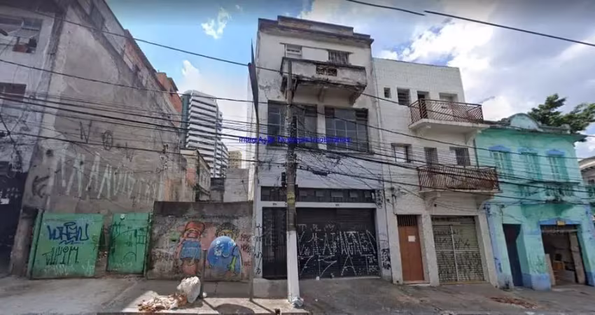 Prédio comercial 370m², 03 pavimentos, 7 banheiros. entrada para lojas e entrada para o prédio que sao separadas.  excelente localização