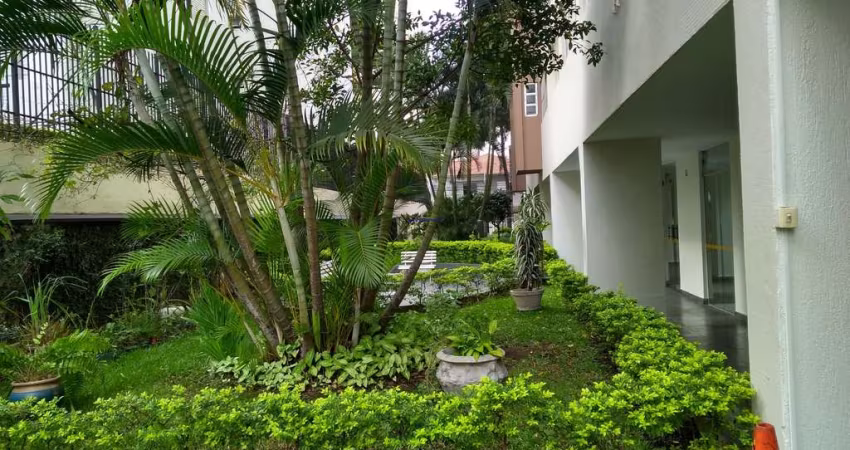 Apartamento 88m², 02 dormitórios e 02 banheiros  Condomínio com portaria 24hrs, salão de festa e jardim.  Excelente localização entre as Ruas Rio Gran