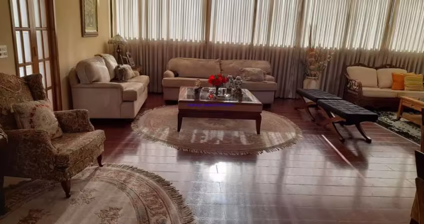 Apartamento 275m², 04 dormitórios (sendo suítes), 06 banheiros e 04 vagas na garagem.  condomínio com segurança, portaria, piscina, quadra