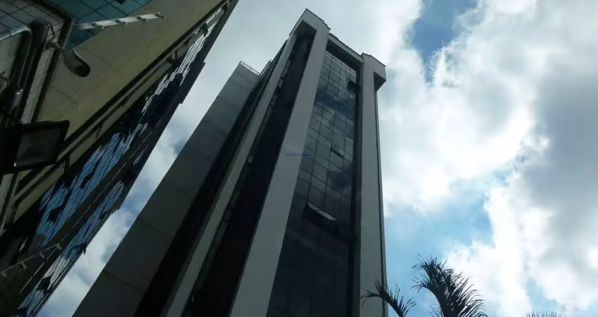 Condomínio com recepção.  excelente localização á 10 minutos andando para a estação do metrô santa cecília; entre as ruas baronesa de itu,