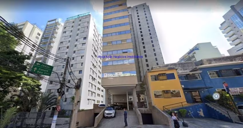 Condomínio com recepção e segurança.  Excelente localização á 7 minutos andando para a estação do metrô Brigadeiro; Entre as Alamedas Joaquim Eugênio