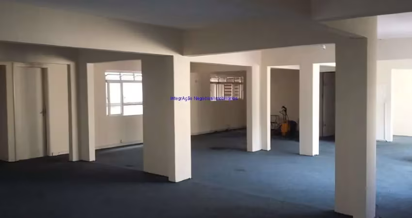 Conjunto comercial 100m², 05 salas, 02 banheiros e 01 vaga na garagem.  condomínio com recepção.    excelente localização.