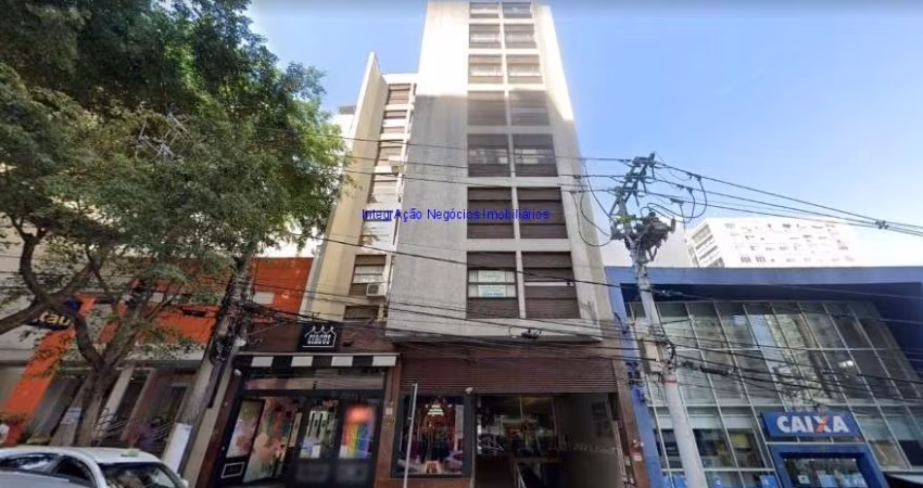 Condomínio com recepção e segurança.  Excelente localização á 9 minutos andando para a estação do metrô Trianon-Masp; Entre  as Alamedas Campinas,