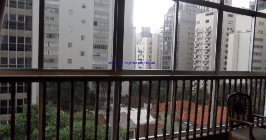 Apartamento 227m², 03 dormitórios (sendo 01 suíte), 03 banheiros e 02 vagas na garagem.  Condomínio com portaria 24hrs e salão de festas.  Excelente