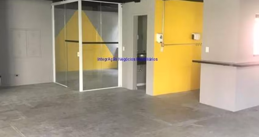 Conjunto Comercial 300m², 04 banheiros, 01 copa e 03 vagas na garagem.  Edifício com 11 andares, está atualmente com o vão livre pode ser alterado