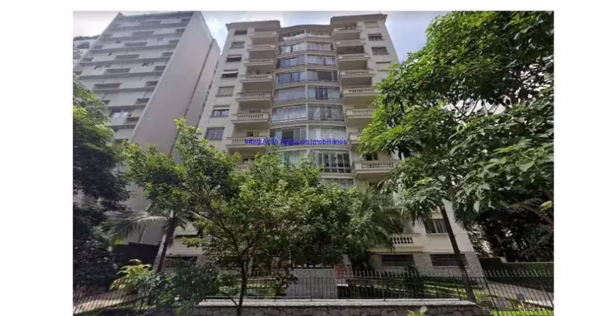 Apartamento 218m², 03 dormitórios, 03 banheiros e 01 vaga na garagem.  condomínio com portaria e segurança.  excelente localização