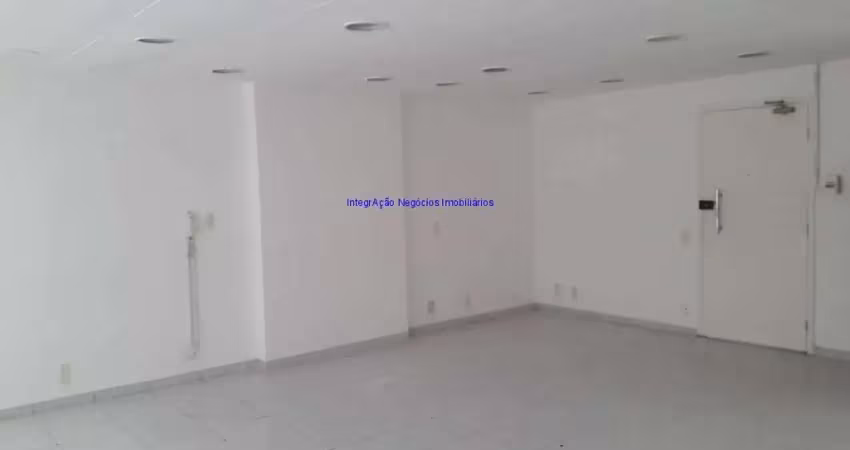 Conjunto comercial 47m², 01 recepção, mais 03 ambientes e 01 banheiro. ampla janela de vidro, piso frio, ar condicionado, interfone e lampadas de led.
